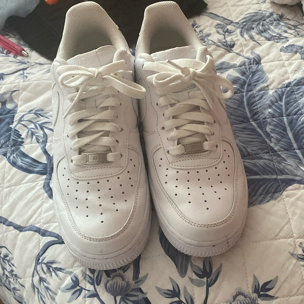 White lightly used Air Force ones
